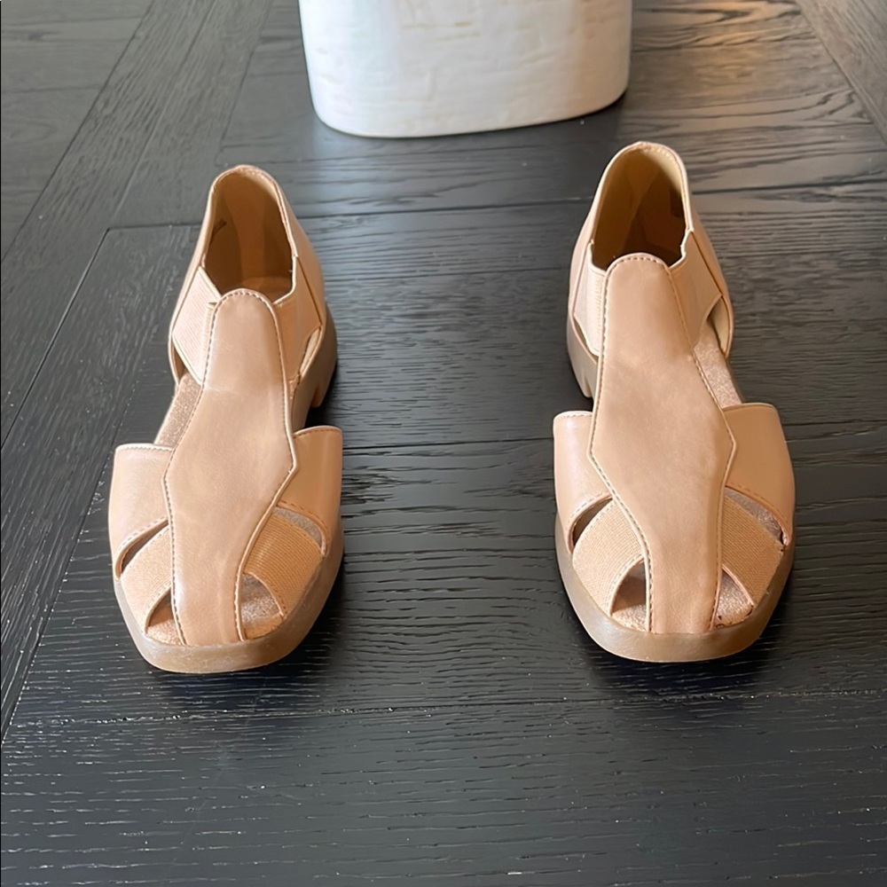 AEROSOLES Tan Flats with Woven Design Size 8 W
